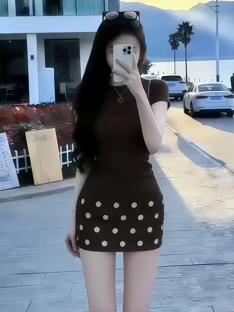 Unique and super stylish short-sleeved T-shirt for women with polka dots, paired with a midi skirt, giving off a pure and mature vibe, two-piece set