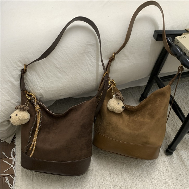 Invierno retro esmeriado bolso de balde de agua mujer 2025 nuevo estilo de alta calidad bolso de hombro de moda empalmado bolso de color contraste