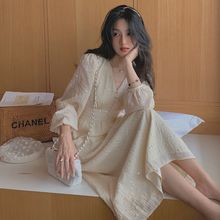 2025秋冬法式复古亮片V领连衣裙洋气雪纺刺绣高腰显瘦裙子女