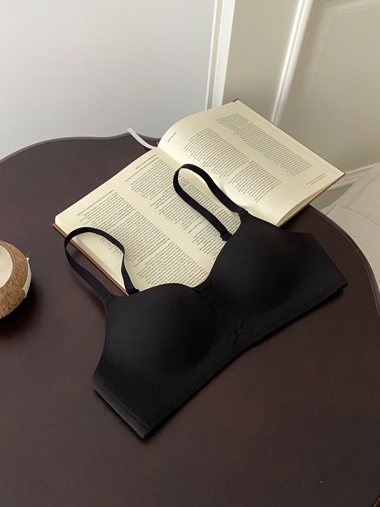 Venta directa de fábrica Comercio electrónico transfronterizo Sudeste de Asia Vietnam Tailandia Ropa interior de mujer sin costuras Sujetador de una copa desnudo