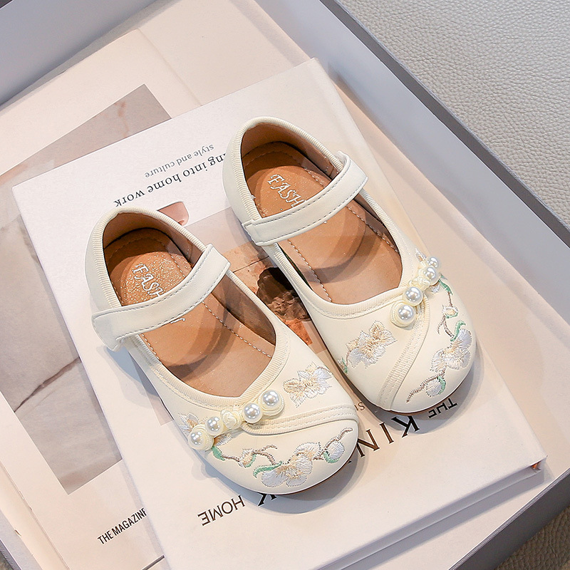 Zapatos de cuero para niñas 2025 nuevo estilo estilo chino zapatos individuales para niños estilo antiguo falda de cara de caballo zapatos Hanfu zapatos bordados de princesa para niñas image 3