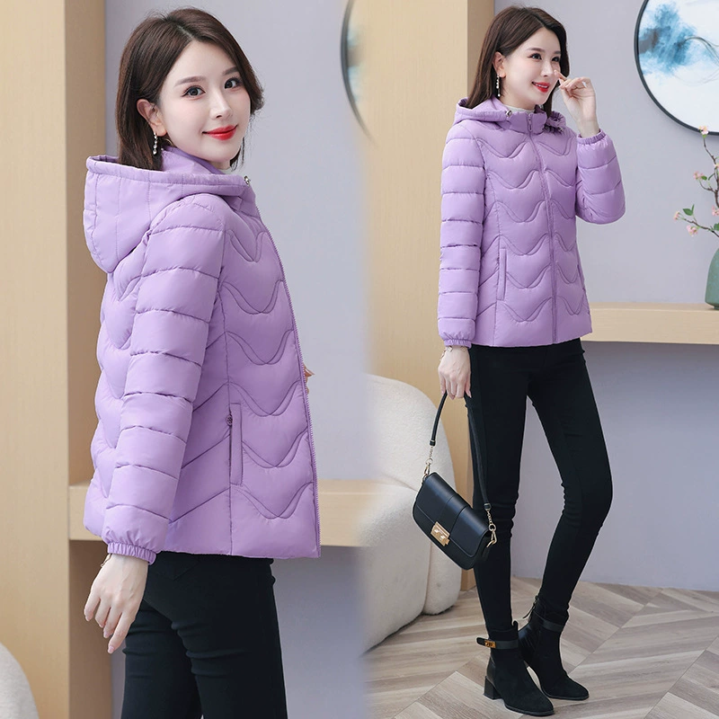 Демисезонная легкая пуховая куртка короткого кроя, теплая и стильная, slim fit, с капюшоном