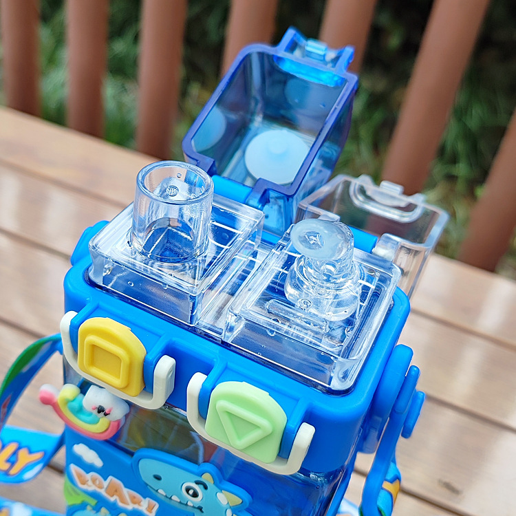 Taza de agua para niños de doble bebida portátil de paja para estudiantes de primaria cuadrados especiales para la escuela taza de punk