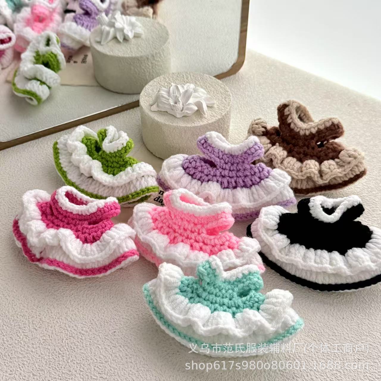 掌门狗双色手工钩织玩具挂件针织裙子毛衣毛线棉花娃娃装饰配编织