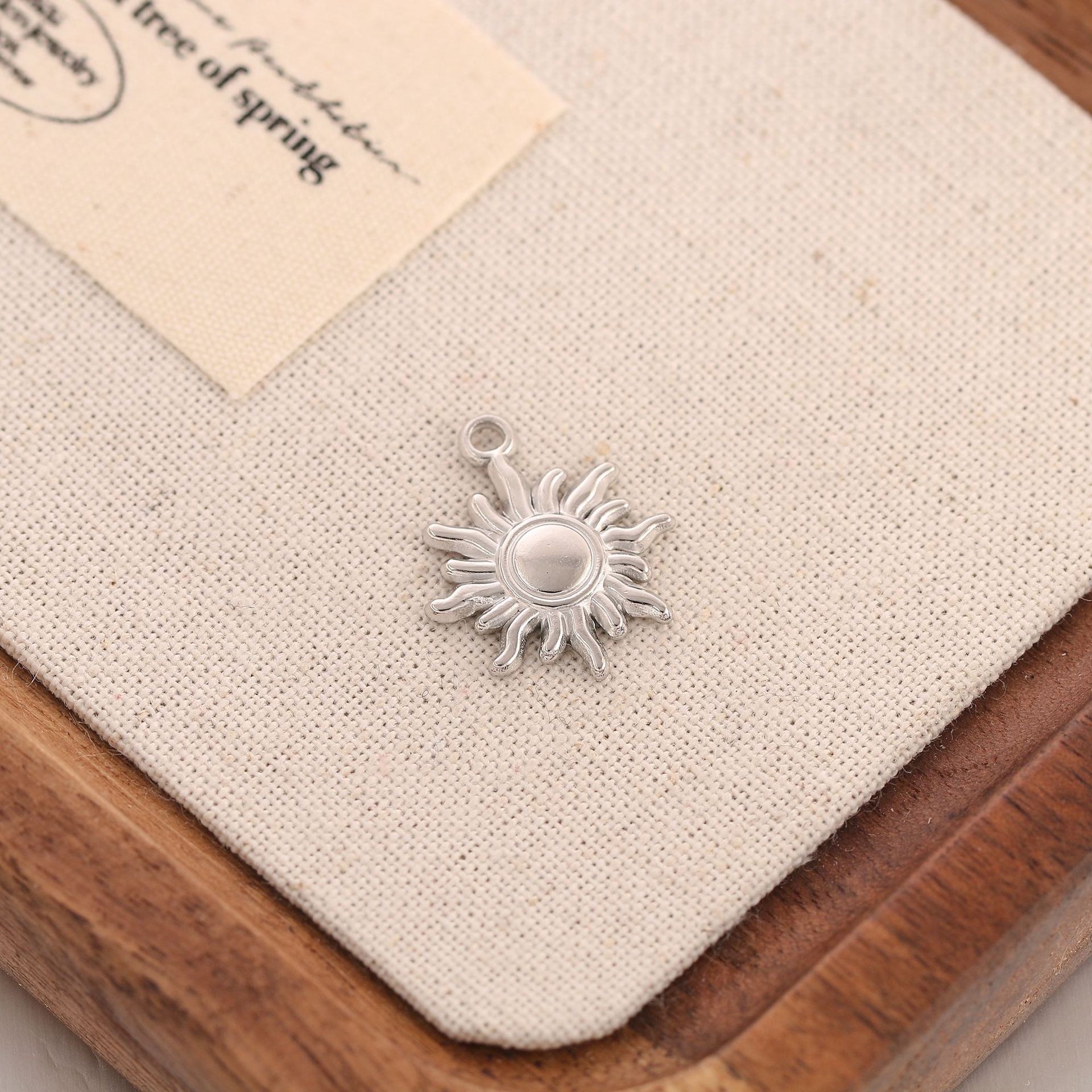 Jewelry Accessories Classification 1 Piece 17 * 20mm 304 Stainless Steel 18K Gold Plated Sun Pendant