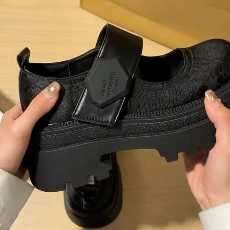 Zapatos de cuero bordados de impresión china de fondo grueso para mujeres 2024 verano nuevos zapatos de estilo británico retrógrado mary-zhen