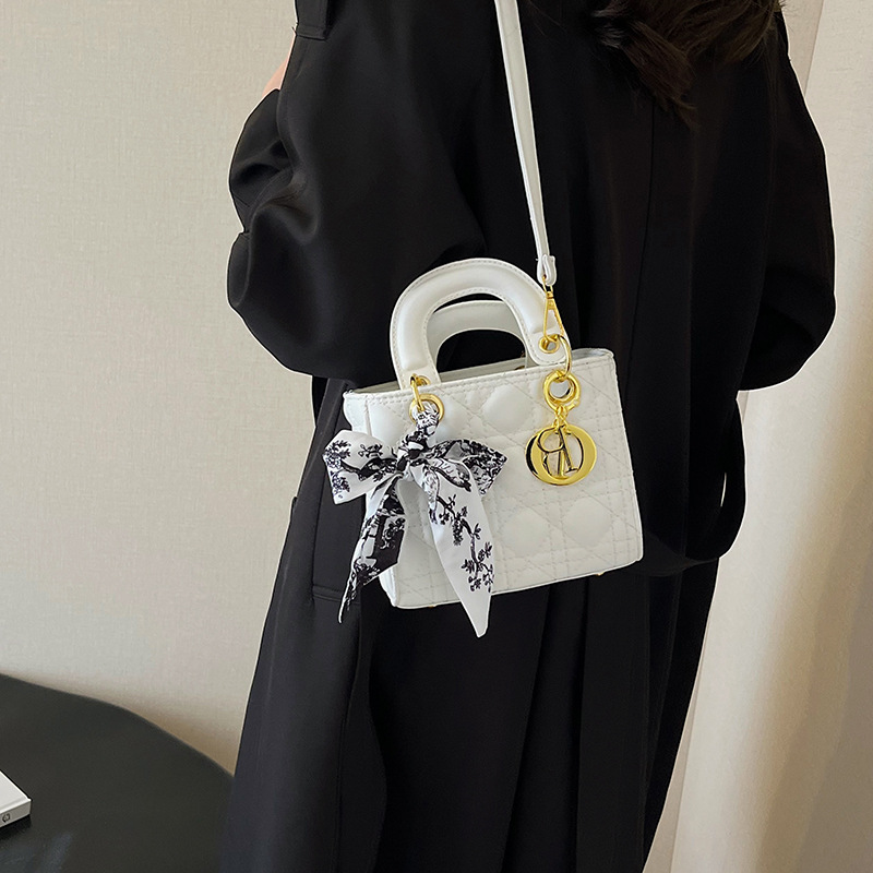 Daifei bordado bolso cuadrado pequeño bolso de moda pañuelo de seda para mujeres bolso lingge Senior nicho 2025 nuevo bolso para niños