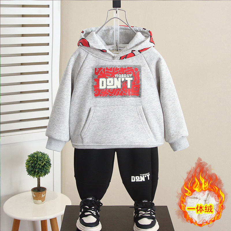 6741 Traje de suéter con capucha para niño Hermoso bebé Otoño e invierno Traje casual de dos piezas 2025 Nuevos niños más terciopelo