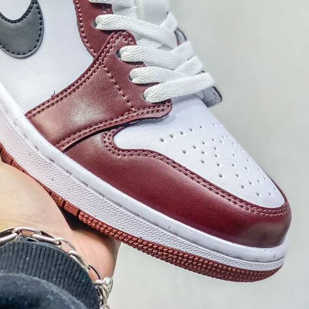 흰색 빨간색 검정색