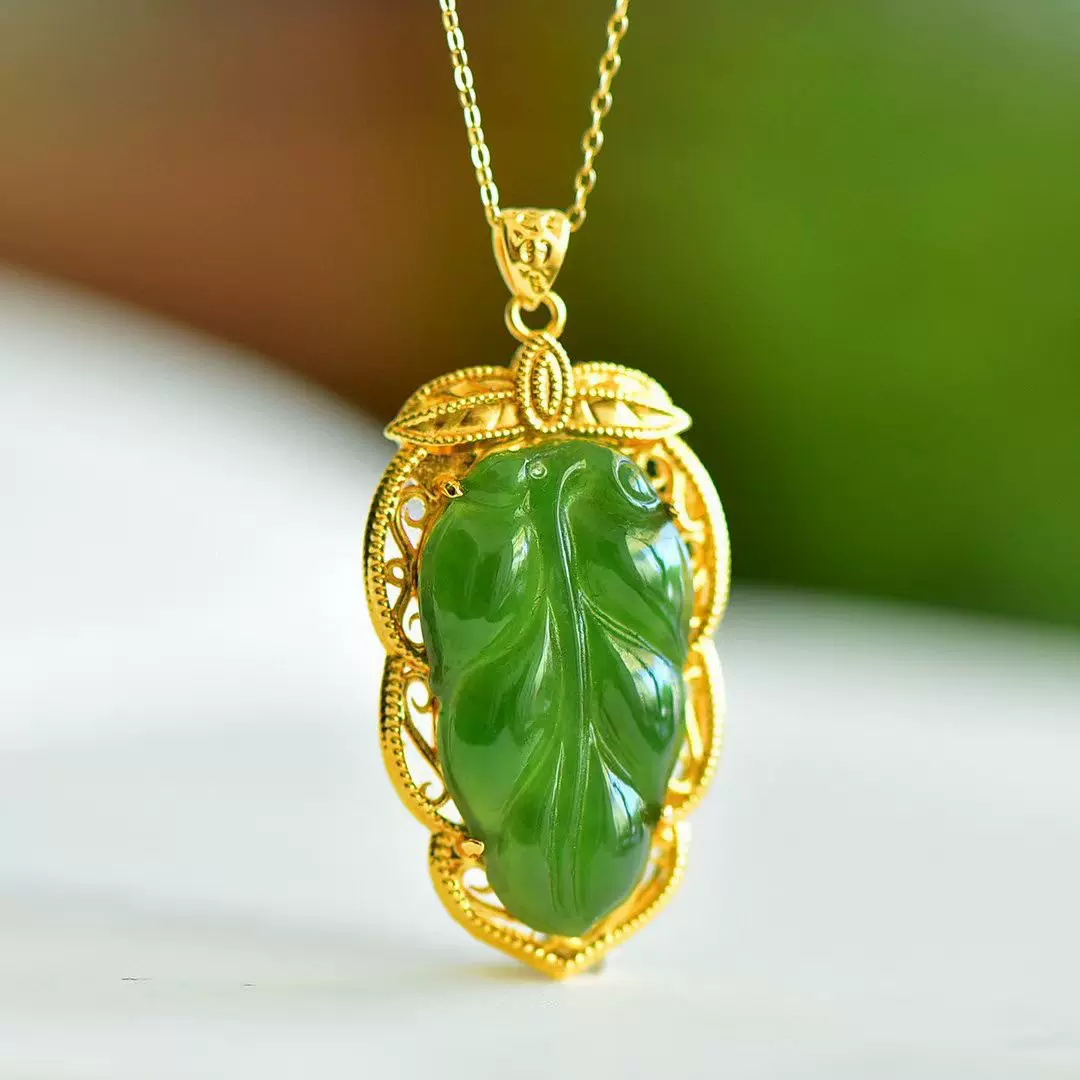 福贝钻珠宝 18K金镶嵌和田碧玉树叶吊坠 事业有成复古项链女批发