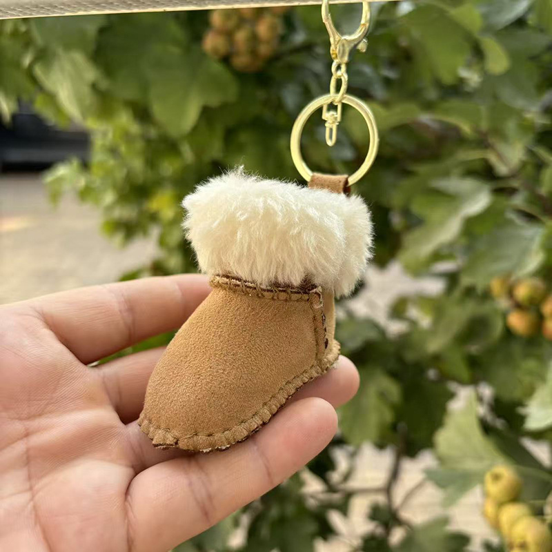 Mini snow boot keychain, featuring a realistic sheepskin and plush design, a cute accessory for backpacks, car bags, and as a gift Mini snow boot keychain, featuring a realistic sheepskin and plush design, a cute accessory for backpacks, car bags, and as a gift
