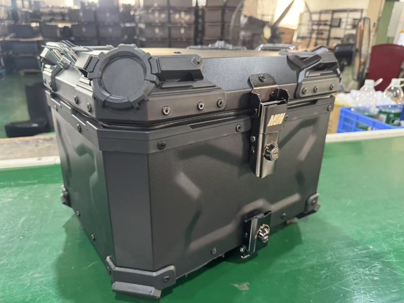 Clearance Sale: Motorcycle Aluminum Alloy Tail Box 36L 45L 55L 65L Waterproof Trunk for Electric Vehicles