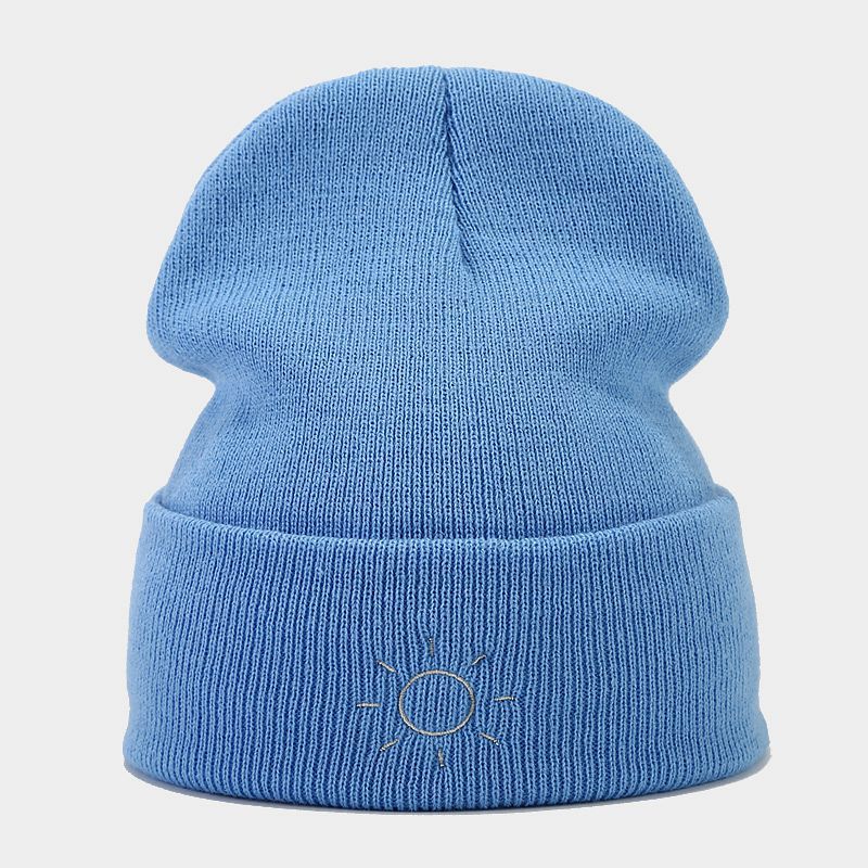 El otoño y el invierno nuevo sol simple bordado moda rizador pelo sombrero hombres y mujeres personalidad de la calle simple lana sombrero de punto