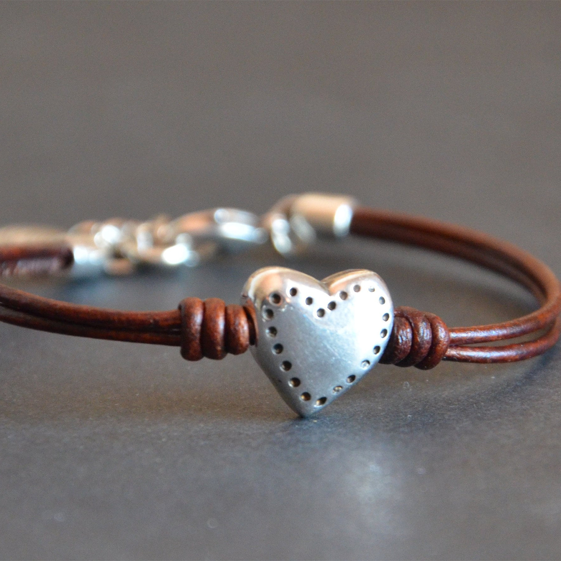 Leather Rope Chain Material 1 Piece Quantity Retro Bohemian Heart Shape Leather Rope Metal Wholesale Bracelets