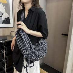 韓国スタイルのレイジースタイルのレディースバッグ、レトロなブルーのチェック柄の巾着キャンバスバッグ、多用途の通勤用大容量クロスボディ餃子バッグ