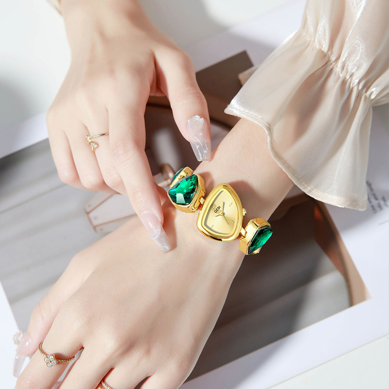 Goldie 高価値ファッションレディースウォッチライト高級クリスタルダイヤモンド高価値ニッチ不規則なギフトブレスレットウォッチ|undefined