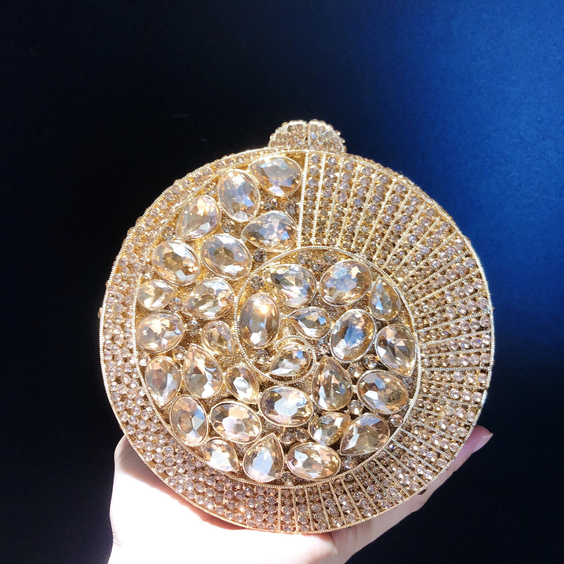Túi clutch dạ tiệc đính pha lê kim cương kim loại rỗng phong cách Âu Mỹ — Ốc vàng, Kim cương trắng trên nền vàng (tùy chỉnh), Vàng xanh lá cây xanh lam (tùy chỉnh), Màu Sâm Panh (tùy chỉnh)