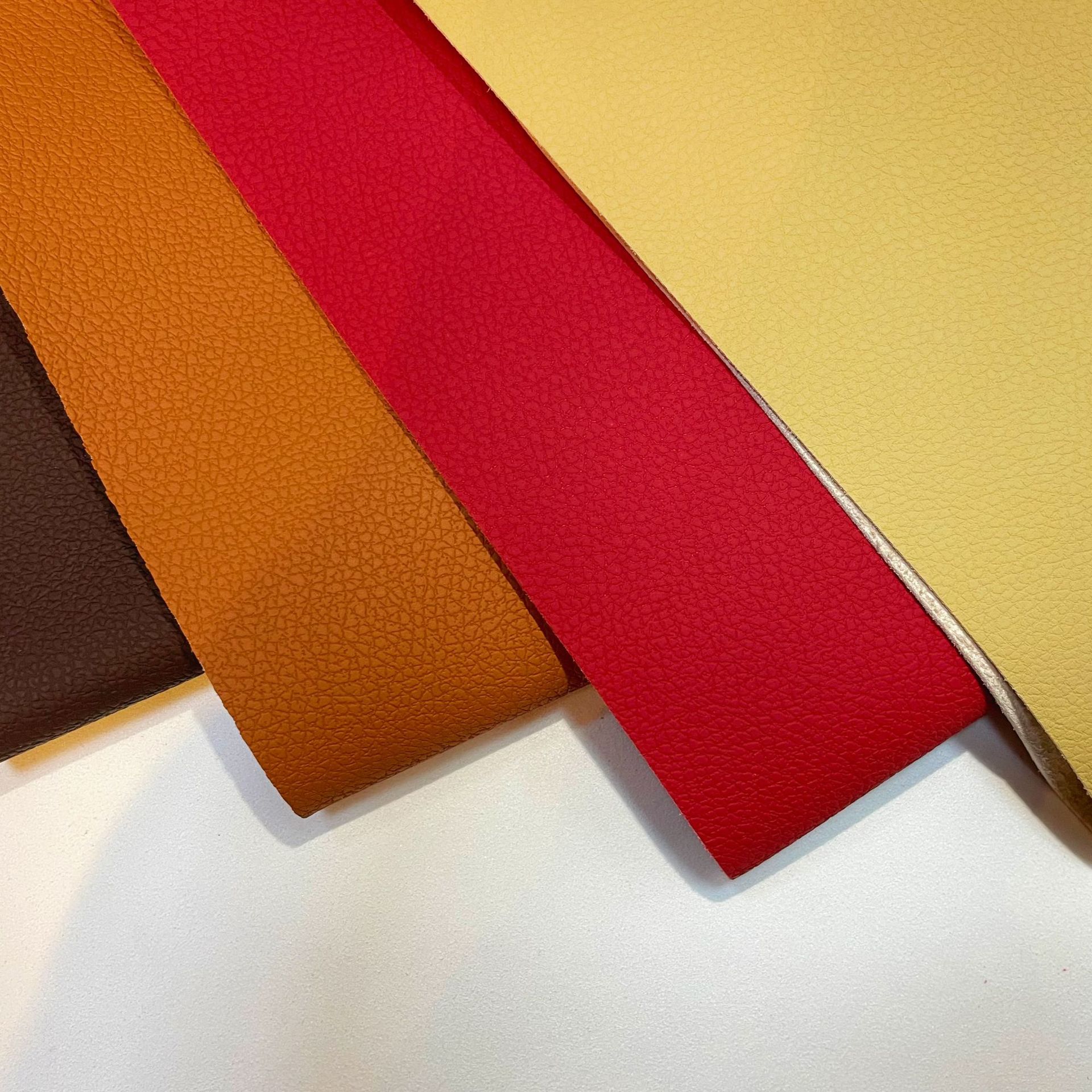 现货供应 超纤 沙发革 颜色多样 适用汽车座椅沙发方向盘箱包家具