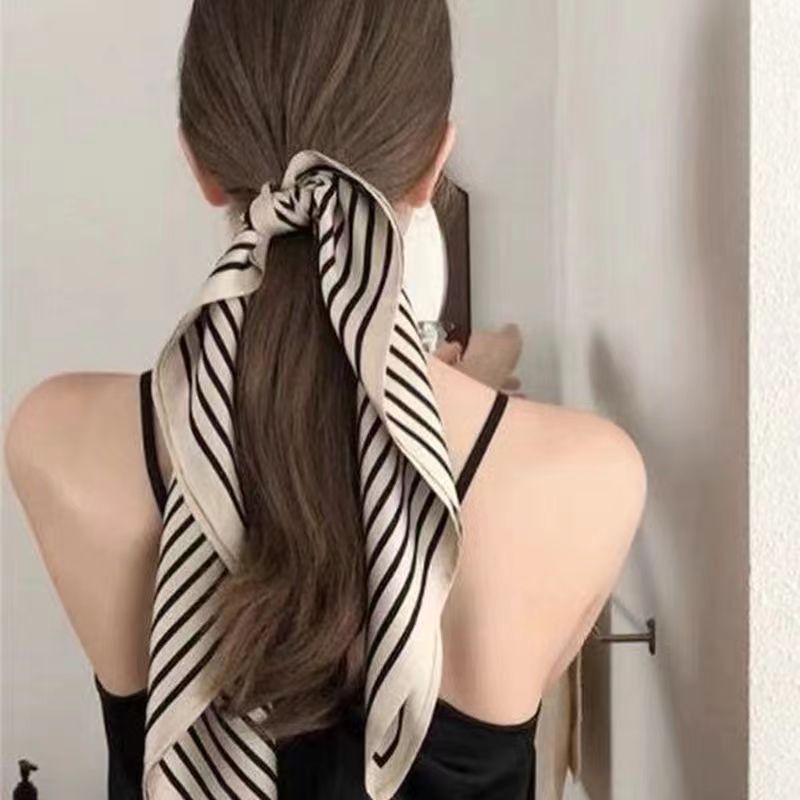 복고풍의 오래된 노란색 줄무늬