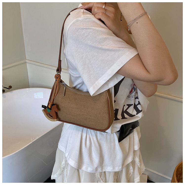 A niche design and fashionable underarm bag for summer 2025, a versatile and high-quality crossbody bag for women's daily commuting undefined