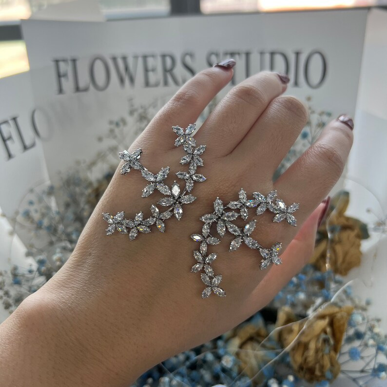 Amazon Venta caliente con pulsera de hoja de circón, pulsera de apertura ajustable de alta calidad, accesorios de lujo ligeros bracelet