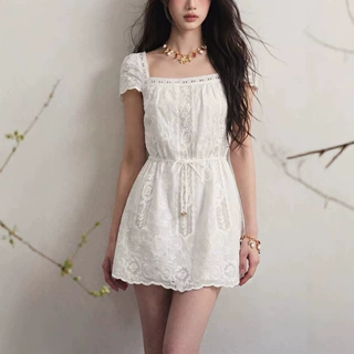 2026夏季新法式甜美方领抽绳刺绣蕾丝系带收腰连衣裙短裙