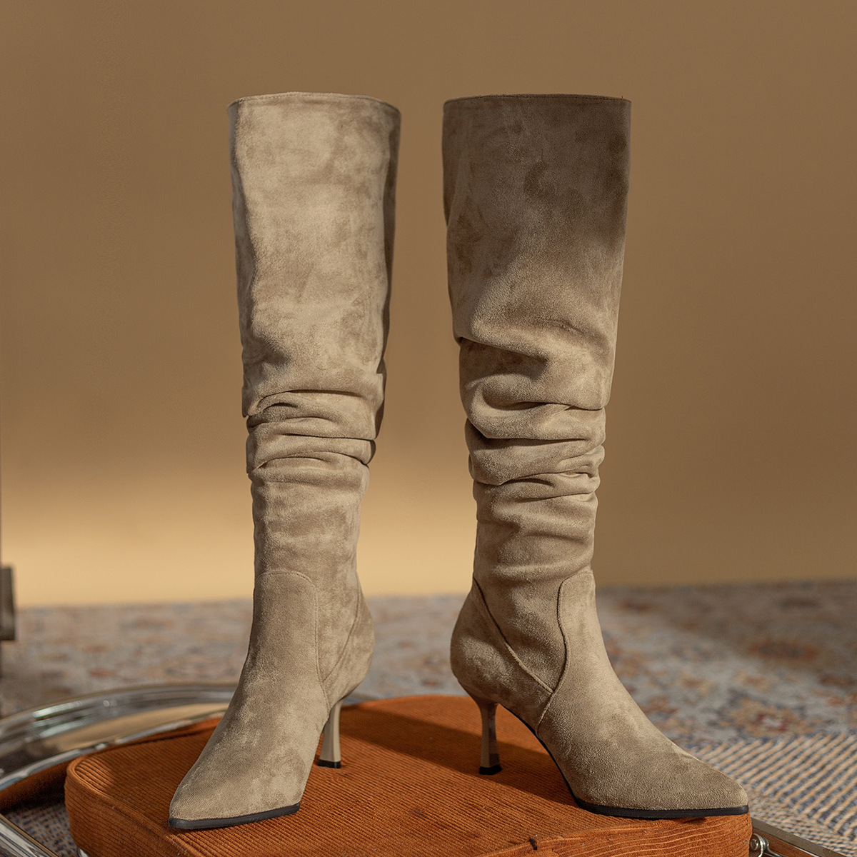 큰 통굽 하이힐 플러스 벨벳 포인티드 토 스타일 부츠 여성용 얇은 굽 롱부츠 가을 겨울 레트로 롱부츠 레트로 스타일