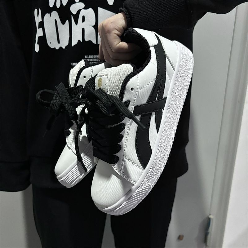 Mocasines versátiles y ligeros de suela gruesa con bloques de color blanco y negro para mujer, zapatos de mujer para estudiantes de primavera 2026 con suela suave que no cansa los pies, adecuados para parejas.