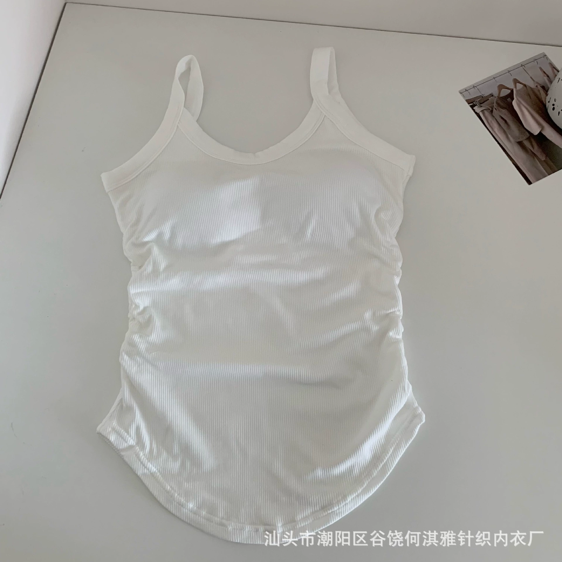 Топ-майка из велюра с подкладкой, one-size (80–130 цзинь), с чашками и поддержкой спины