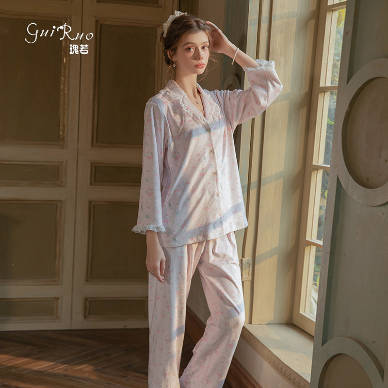Guiruo Sweet Home Pajamas Can Be Worn Outside, Velvet Printed Lace Patchwork Top and Long Pants Two-Piece Set X6798 Guiruo Sweet Home Pajamas Can Be Worn Outside, Velvet Printed Lace Patchwork Top and Long Pants Two-Piece Set X6798