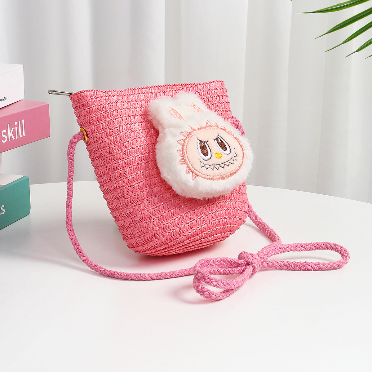 Cartoon adorable mochila de tela de tela de tela infantil hecha a mano creativa tejida de paja transpirable mini niñas mochila de tramo oblicuo