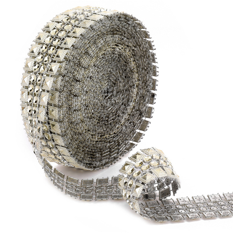 Europa y los Estados Unidos en forma de minarete perforación imitación de perforación cinturón de perforación vacío ecológico galvanizado hueco perforación cinturón de decoración de pirámide