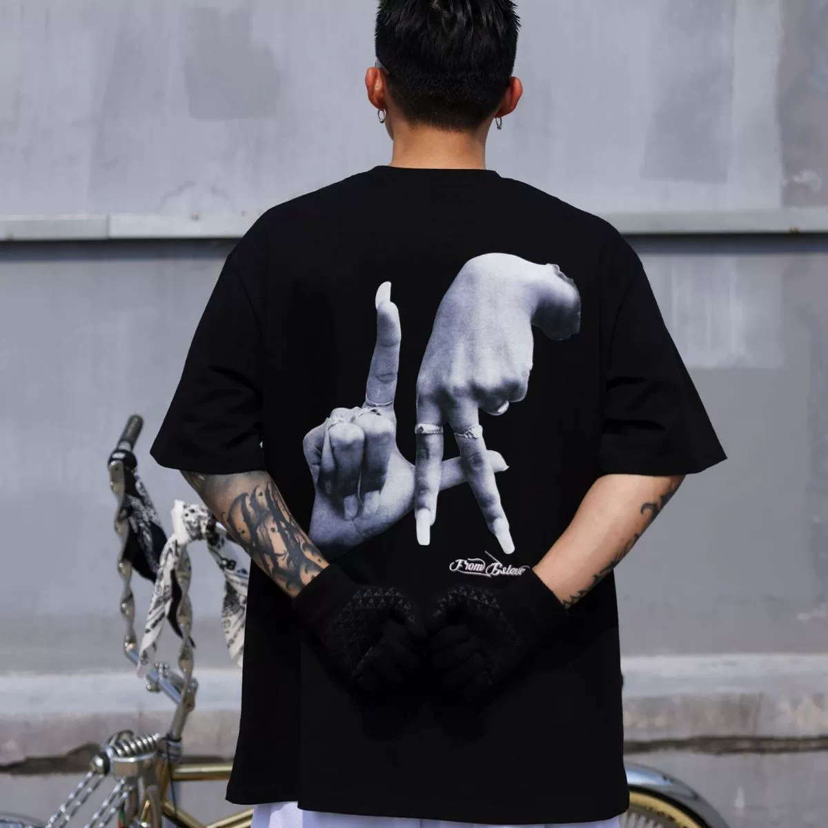 Американский стиль Chicano жест LA печатные буквы цветочный логотип Свободная хип-хоп маленький вырез с коротким рукавом Футболка