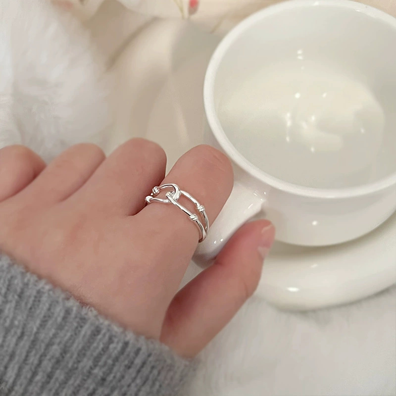 韓国版の不規則な925スターリングシルバーの女性用多用途リング、ニッチなインスタイルのデザイン、色あせしない組み合わせリング