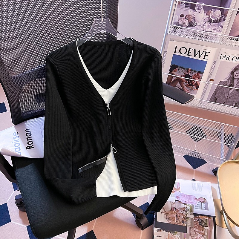 Plus size women's clothing 2023 autumn new sister V-neck long sleeve solid color fashion Korean style fake two-piece knitted top