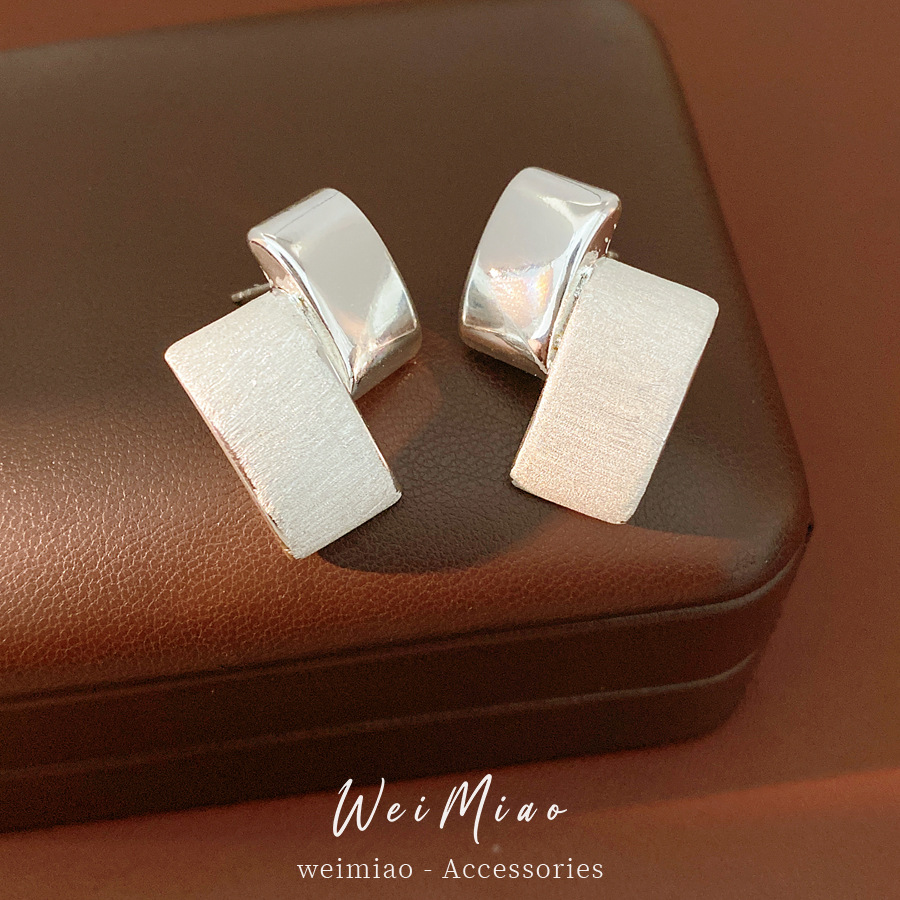 18k oro real galvanizado aguja de plata dibujada geometría pernos personalidad simple pendientes de viento frío ligero lujo alta sensación de auriculares