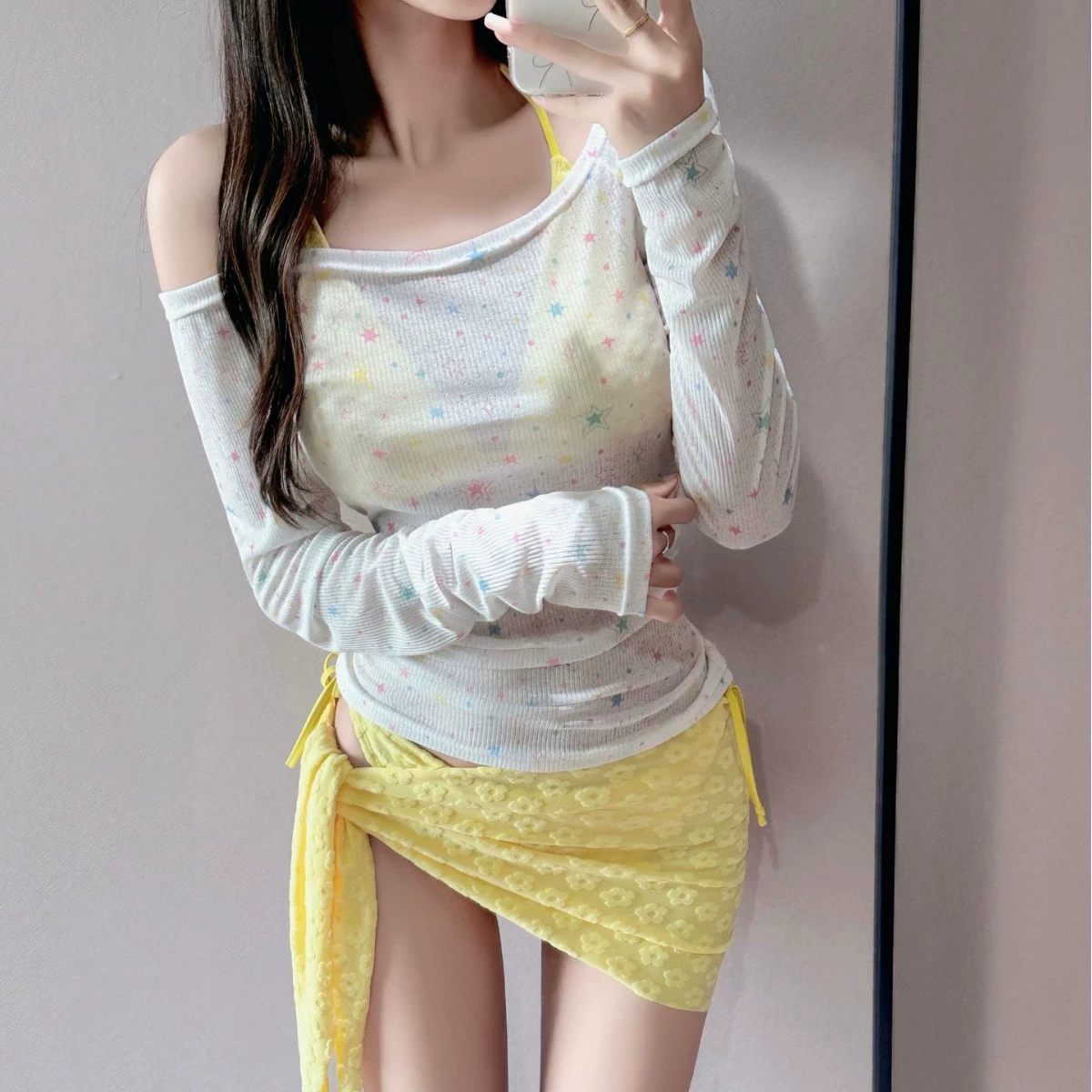 Купальник для женщин, элитный комплект бикини из четырех предметов, с длинными рукавами для защиты от солнца, пляжный купальник с принтом звезд оптом