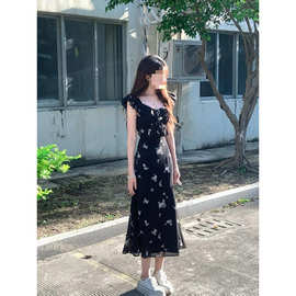 法式袖蝴蝶黑色印花连衣裙2026夏季新款裙子收腰显瘦长裙