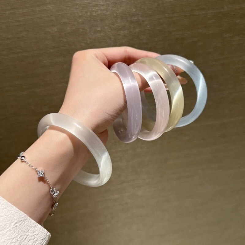 White Cat's Eye Jade Bracelet White Moonlight Niche High-End White Bracelet Jewelry High Ice Female Bracelet Violet White Cat's Eye Jade Bracelet White Moonlight Niche High-End White Bracelet Jewelry High Ice Female Bracelet Violet