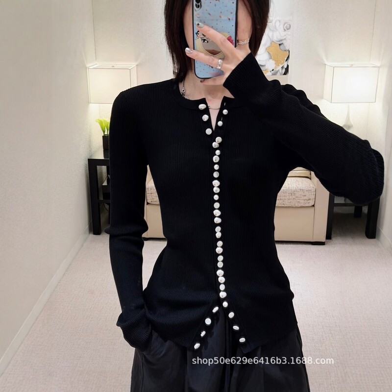 Black pearl-buttoned, slim-fit knitted cardigan for women, long-sleeved, round neckline, single-breasted, elegant base layer, 2026 autumn new collection