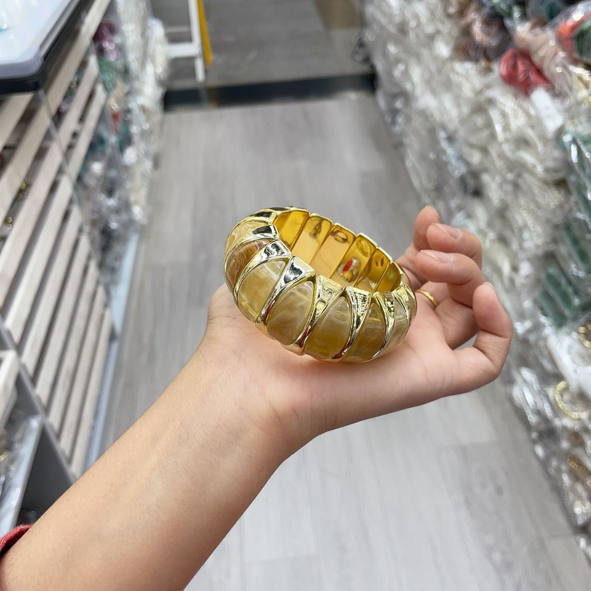 67g Weight Bangle Classification Arylic Chain Material 1 Piece Quantity Holiday, Street Occasion Acrylic Material Geometric Pattern All Seasons Season Women's Gender Retro, Exaggerated Style Retro Exaggerated Geometric Acrylic Bangles Wholesale 5