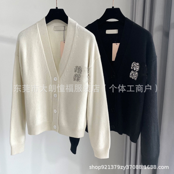 Shenzhen Nanyou Classy European Rhinestone Letter logo Autumn and Winter Cashmere Cardigan Age-reducing Long-sleeVed V Neck Jacket Top Shenzhen Nanyou Classy European Rhinestone Letter logo Autumn and Winter Cashmere Cardigan Age-reducing Long-sleeVed V Neck Jacket Top