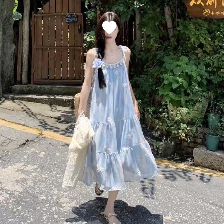 蓝色流苏绣花吊带连衣裙女夏季新款海边度假风宽松初恋大摆长裙子|undefined