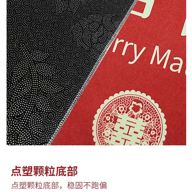 結婚して福のクッションの新型の新郎の新婦に座ります。|undefined