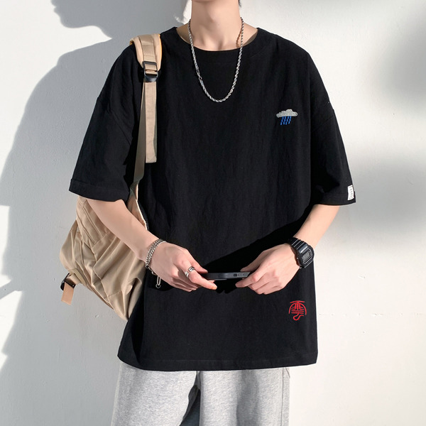 Short sleeve T-shirt with a round collar