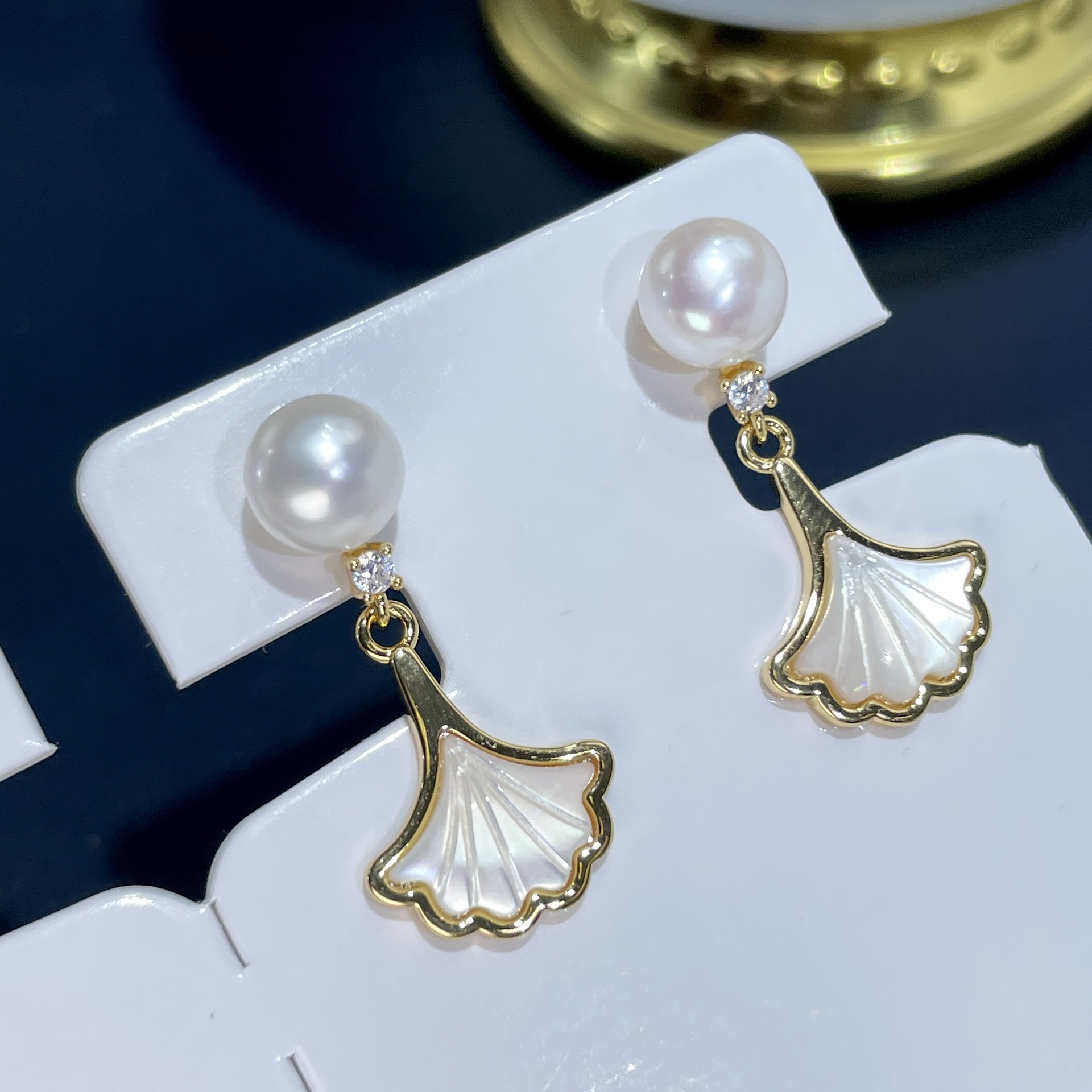 Organic retro earrings from pearl