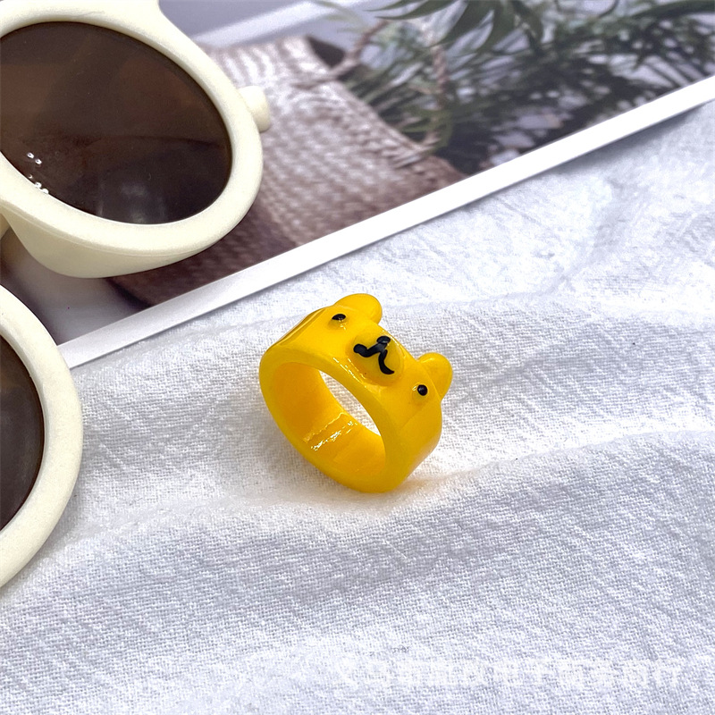 Europeo y americano personalizado macaron color tridimensional oso resina acrílico anillo creativo lindo anillo de dibujos animados