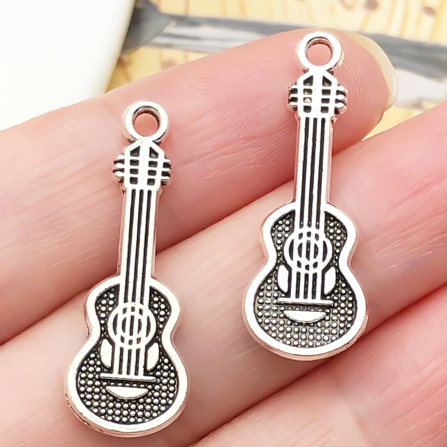 22280-M-古银锌合金音乐小提琴28x10mm-1.3g