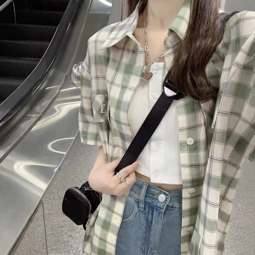 Дизайн чувство нишевые клетчатые рубашки с короткими рукавами 2025 новый женский маленький летний солнцезащитный крем polo воротник куртка