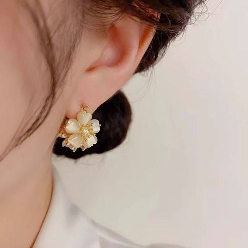 Dual-Sided Cat's Eye Stone Earrings with Zirconia Flower Accents - High-End Minimalist Design, Retro Lightweight Luxury, Elegant and Unique Jewelry